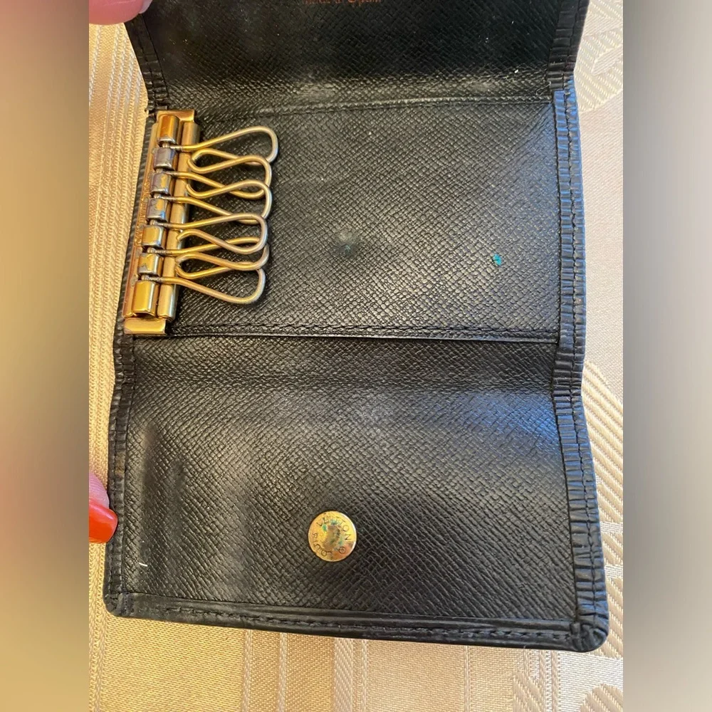 Louis Vuitton black epi leather key holder
